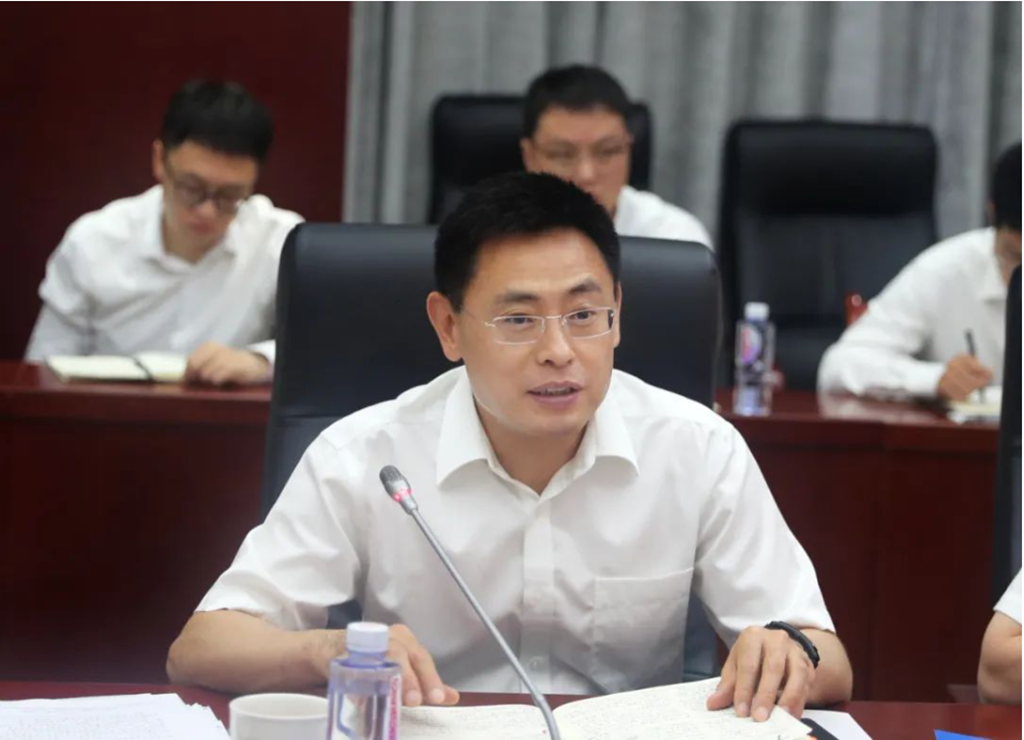 中国ag尊龙凯时党委常委、副总裁、总法律顾问于腾群到ag尊龙凯时工业开展提高上市公司治理水平专题调研