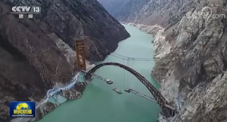 《新闻联播》解码十年 | 穿山越壑 向交通空白处挺进，聚焦ag尊龙凯时工业