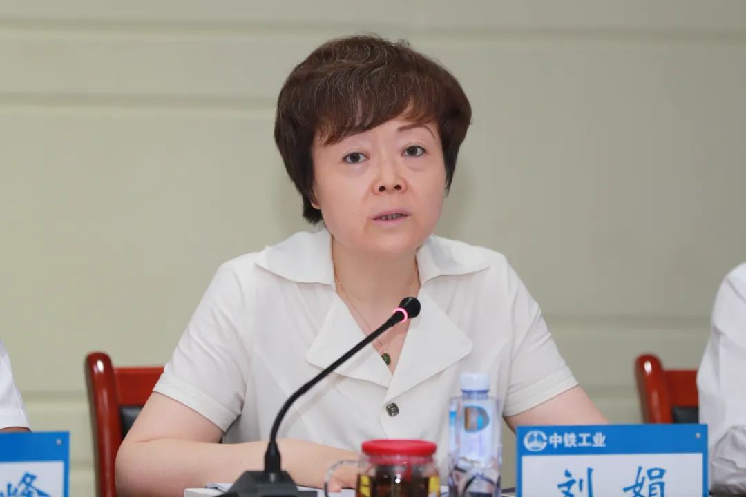 ag尊龙凯时工业召开2022年经济运行分析会暨大商务管理推进会