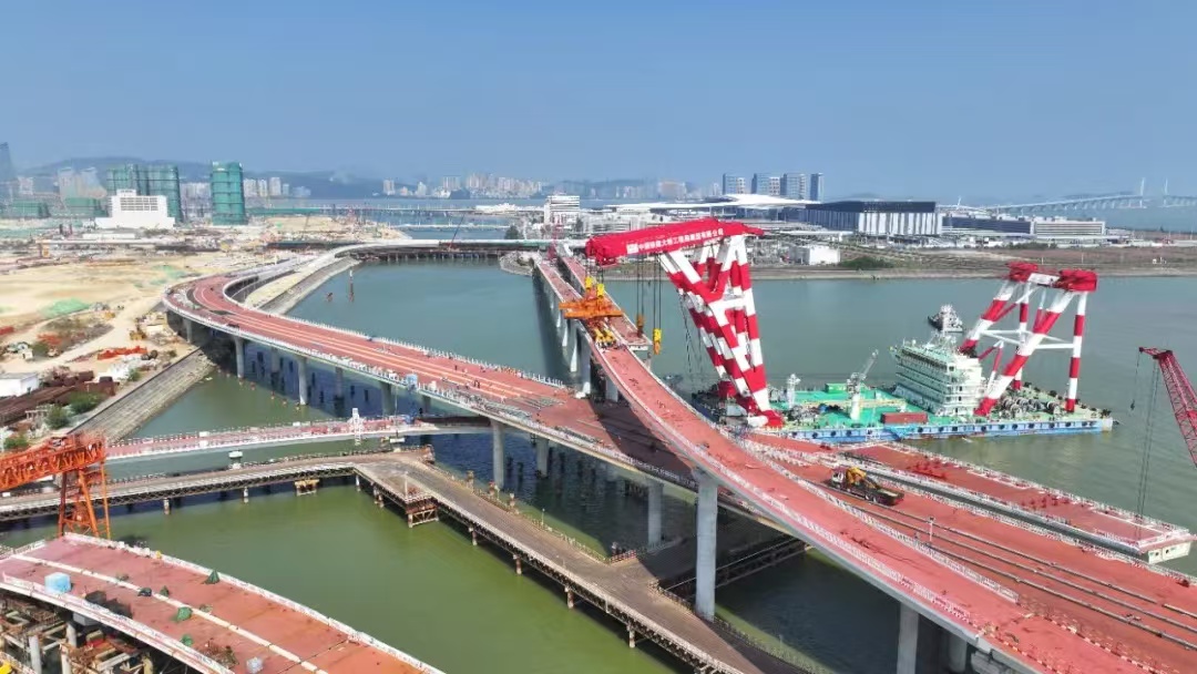 澳门大桥正式通车，“四桥飞架”助澳腾飞