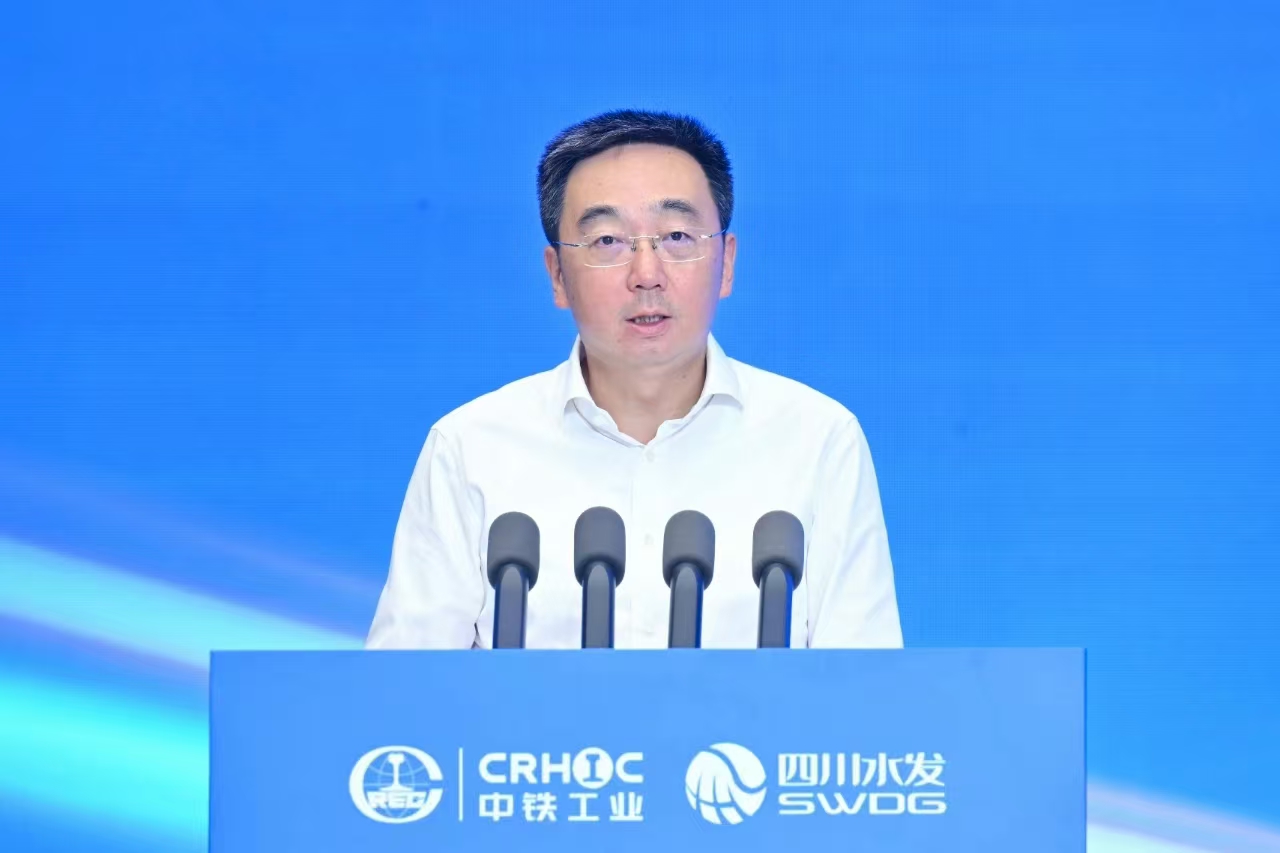 中国ag尊龙凯时携手四川省打造高端装备产业首台盾构机成功下线