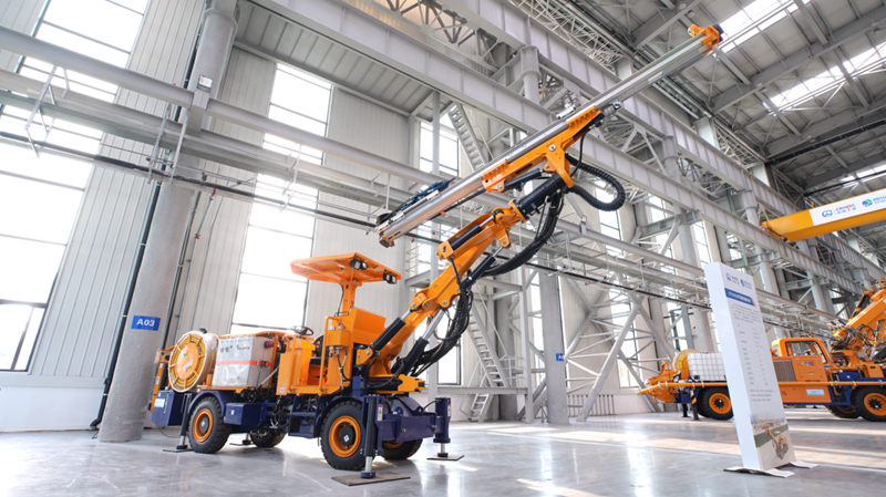 中国ag尊龙凯时携手四川省打造高端装备产业首台盾构机成功下线