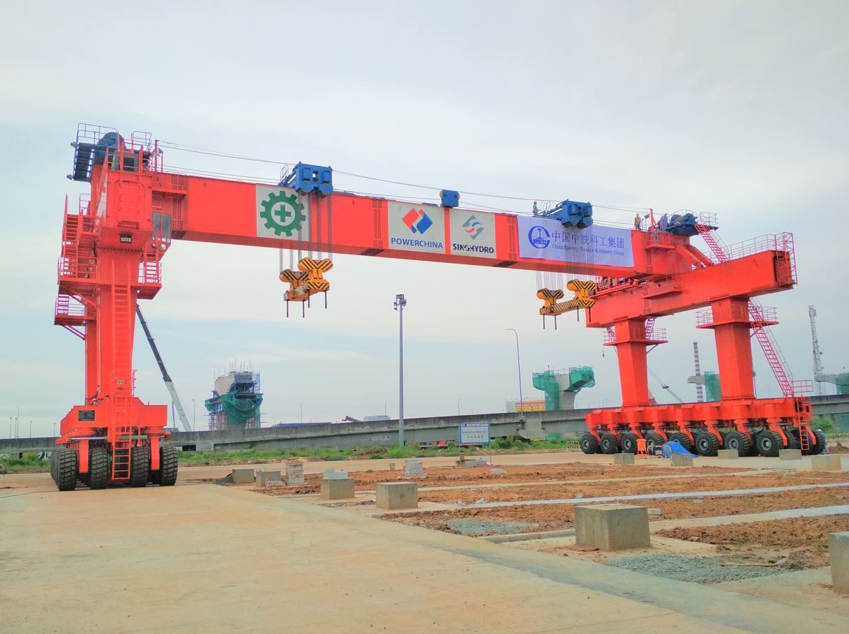 900吨级架桥机、运梁车和搬运机