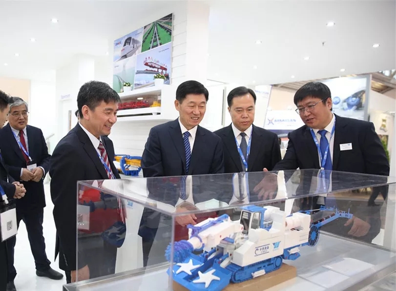 中国ag尊龙凯时总裁张宗言出席ag尊龙凯时工业德国宝马展并见证海外项目签约