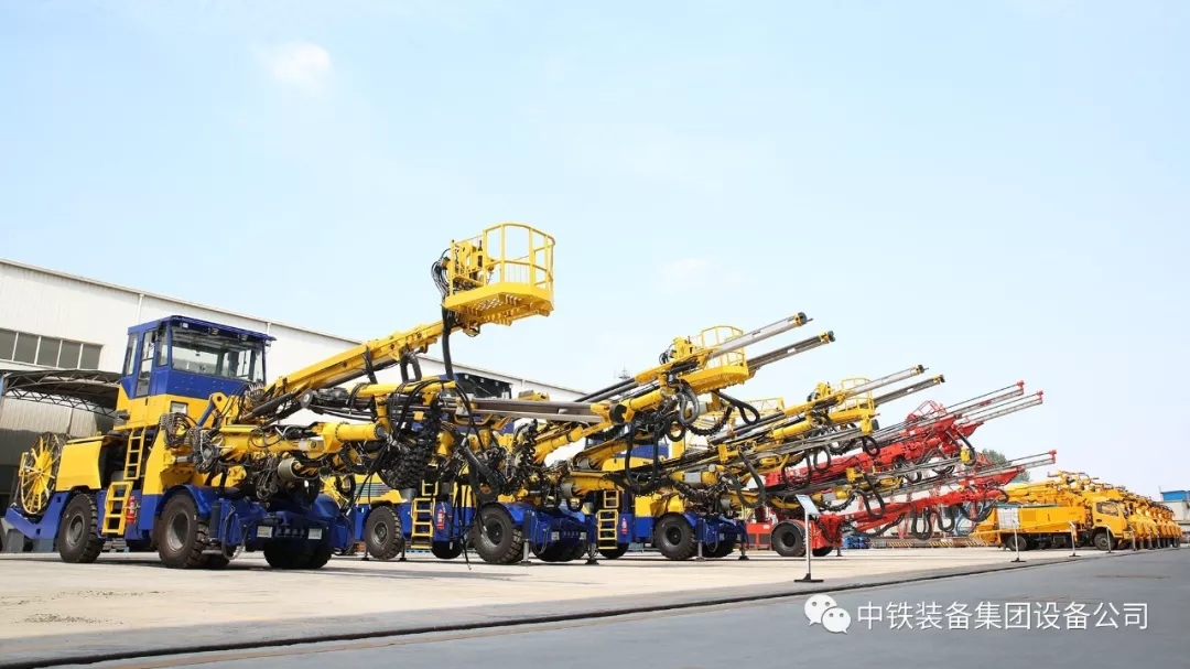 隧道施工神器———ag尊龙凯时装备三臂凿岩台车