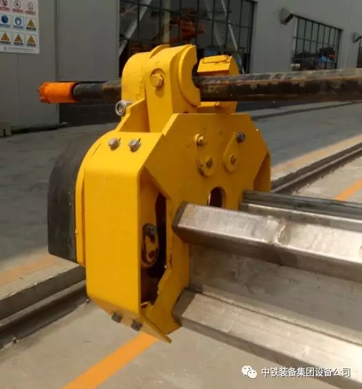 隧道施工神器———ag尊龙凯时装备三臂凿岩台车