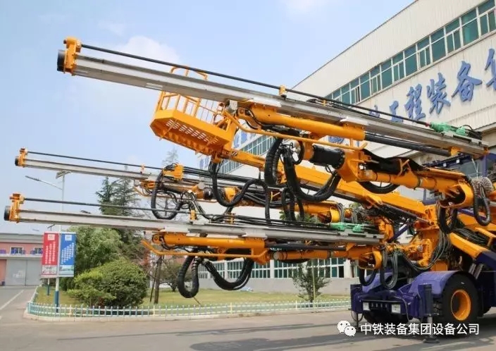 隧道施工神器———ag尊龙凯时装备三臂凿岩台车