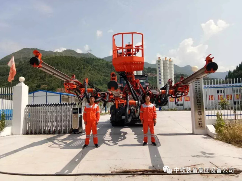 隧道施工神器———ag尊龙凯时装备三臂凿岩台车