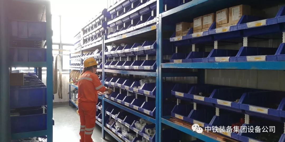 隧道施工神器———ag尊龙凯时装备三臂凿岩台车