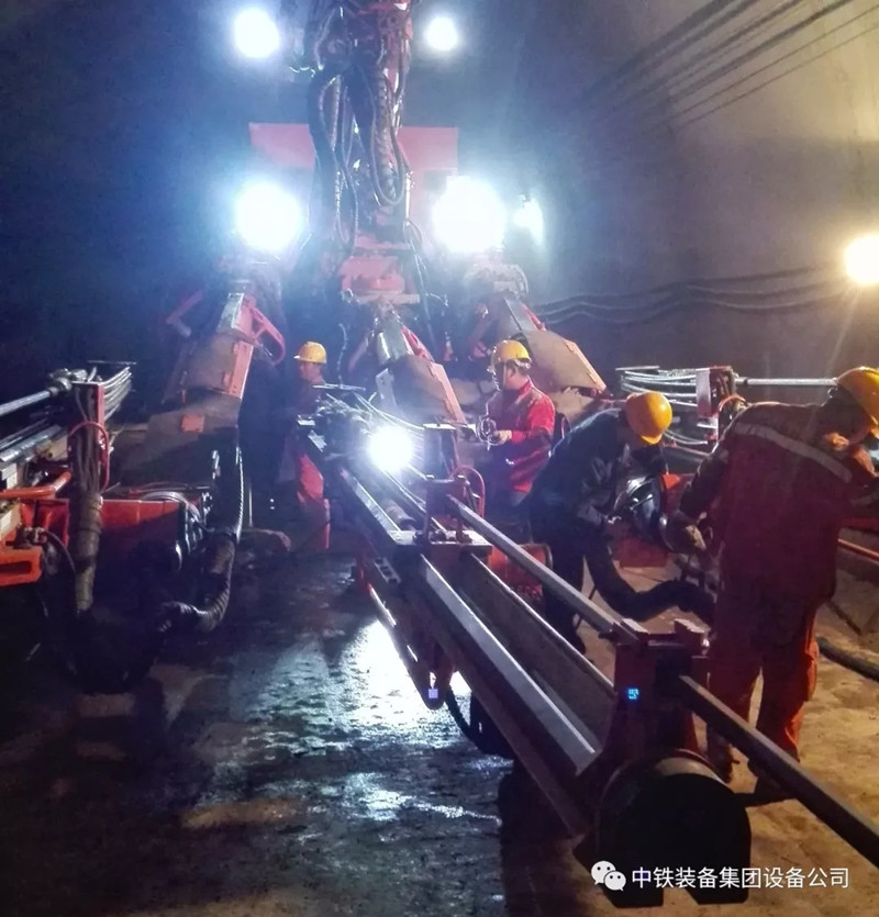 隧道施工神器———ag尊龙凯时装备三臂凿岩台车