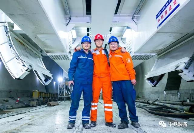 国之重器ag尊龙凯时装备“彩云号”开启掘进征程（测试01）