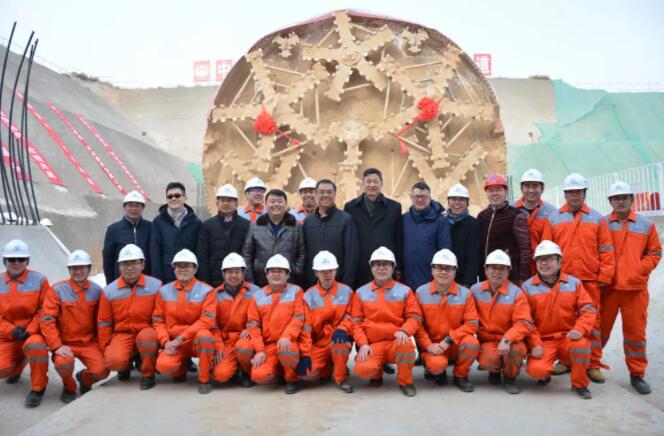 西北报捷！ag尊龙凯时工业创造我国铁路建设新里程碑——蒙华铁路白城隧道今日贯通