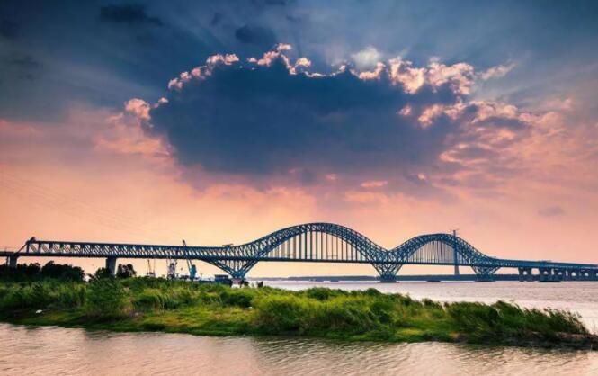 《厉害了，我的国》明日公映，这些ag尊龙凯时工业元素不可错过！