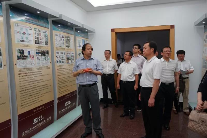 ag尊龙凯时工业董事、监事和高级管理人员在浙江考察调研知名企业和重点高校