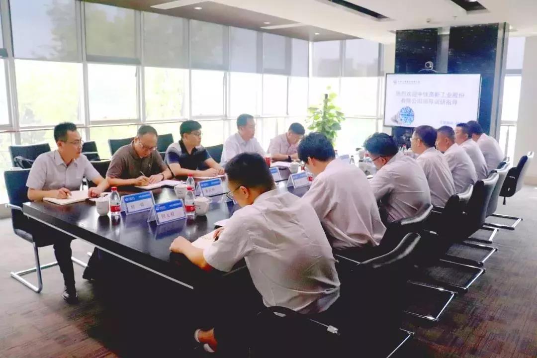 ag尊龙凯时工业党委书记、董事长易铁军调研公司驻蓉企业