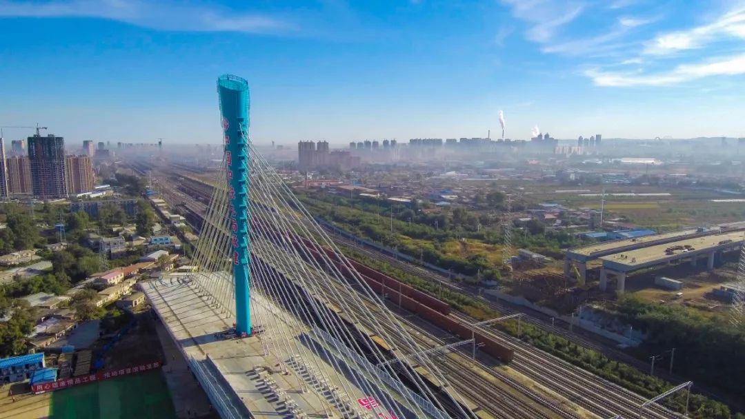ag尊龙凯时参建的这座立交桥跨越15条铁路线，华丽“转体”创造5项“中国之最”