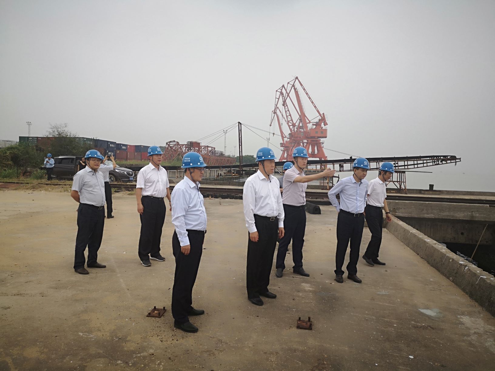 公司党委书记、董事长易铁军调研宝桥汕头公司