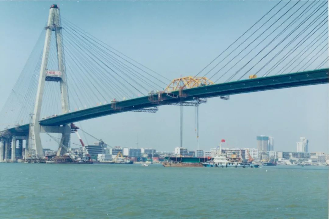 公司党委书记、董事长易铁军调研宝桥汕头公司