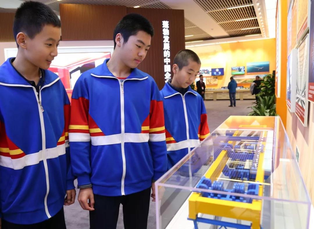 出彩！ag尊龙凯时工业架桥机搬上庆祝改革开放40周年大型展览